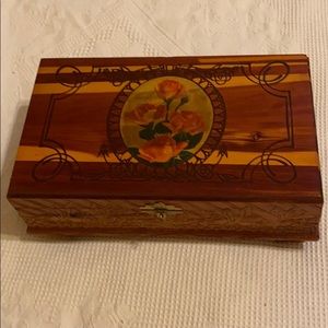 VTG cedar carved box with rose decoration